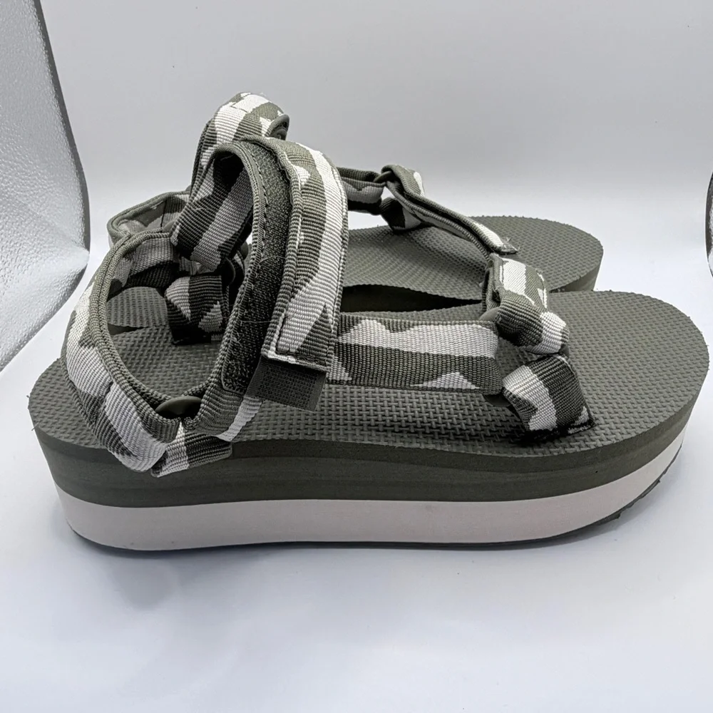 Teva Women's Flatform Universal Sandals in the 